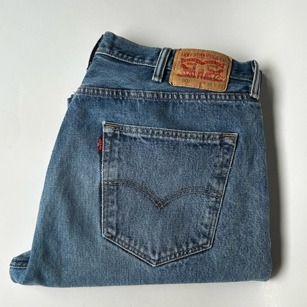 Levi’s 501 button fly men’s denim classic straight jeans 38/32